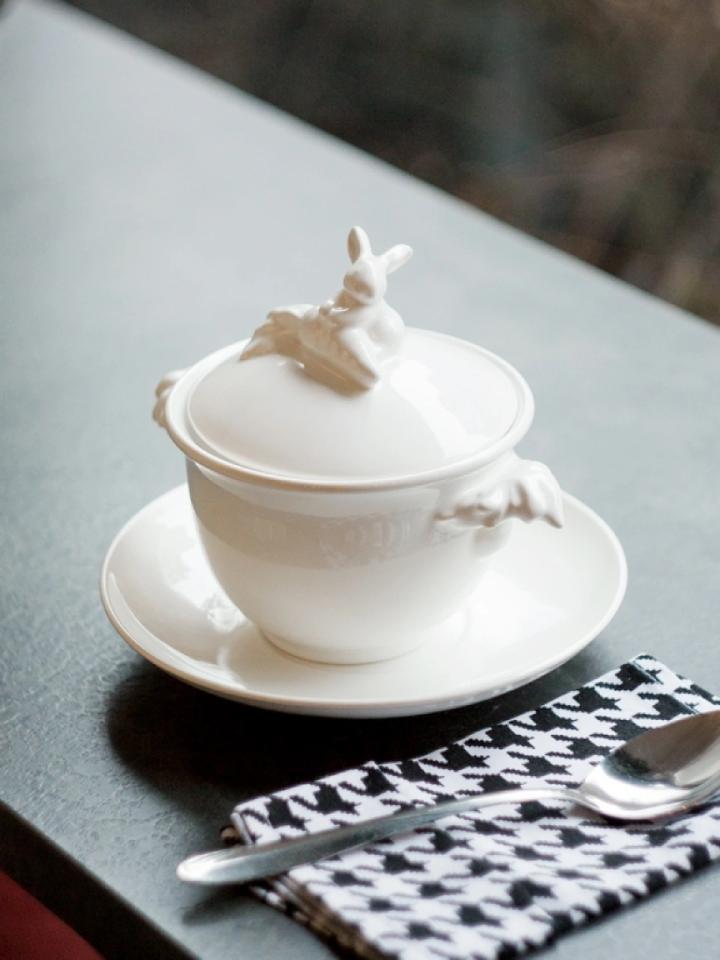 Бульонница "Кролик - Везунчик" с тарелкой, 425 мл, Белый